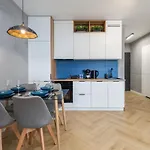 Wellness Riverfront By Renters Apart Otel