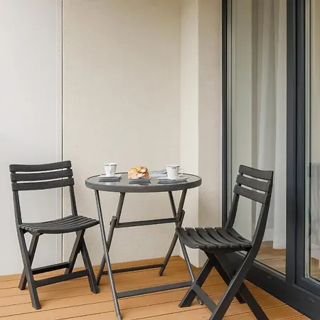 Aparthotel Wellness Riverfront By Renters *