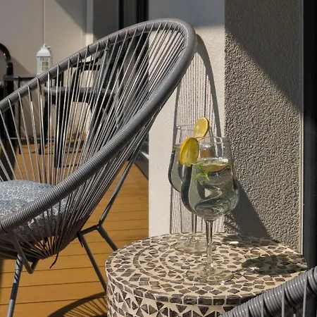 Wellness Riverfront By Renters Hotel apartamentowy 4*