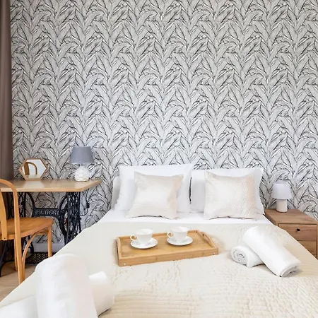 Stylish By The By Renters Apartahotel 4*
