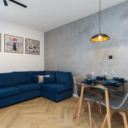 Stylish By The By Renters 4*