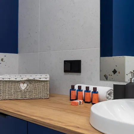 Wellness Riverfront By Renters Hotel apartamentowy 4*